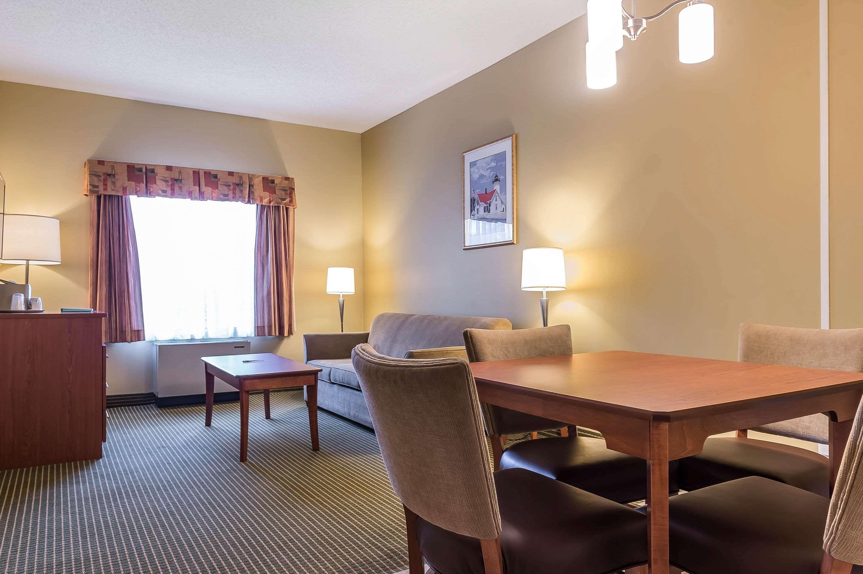 הוקסברי Quality Inn & Suites מראה חיצוני תמונה